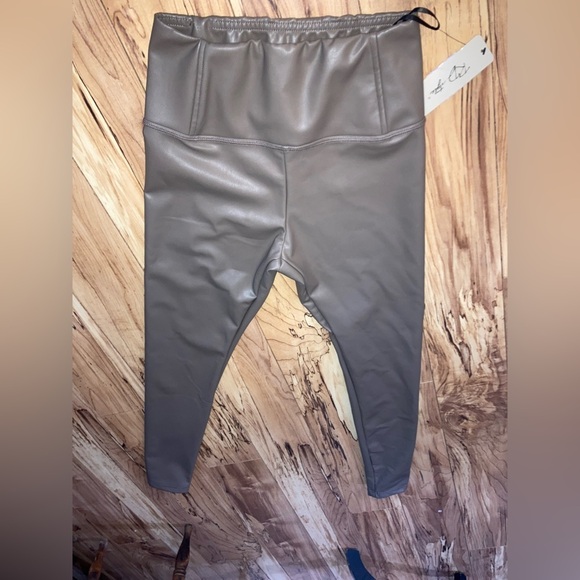Vegan leggings taupe polyurethane and spandex NWT size S/p faux leather - Picture 2 of 7